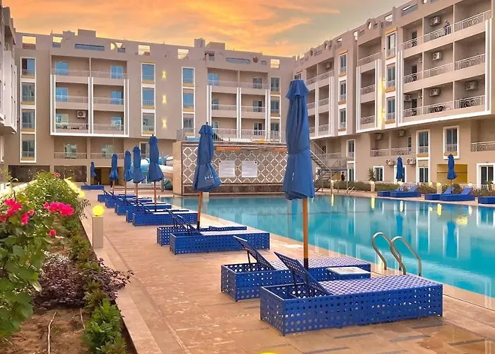 Two-bedroom For Rent In Hub Compound Apartment *